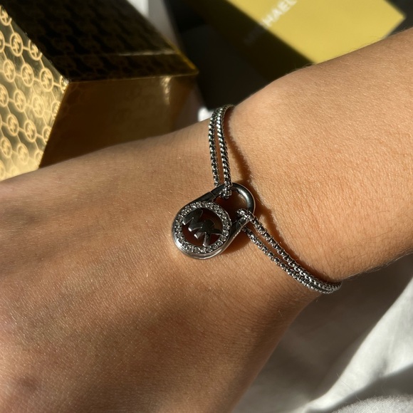 Michael Kors circle lock bracelet - Picture 2 of 3